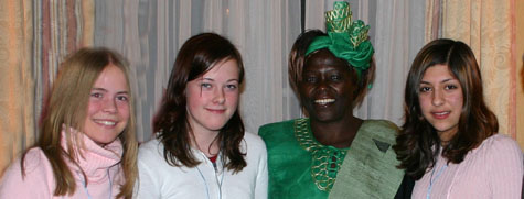 Ungdomsavisa mtte Wangari Maathai i 2004
